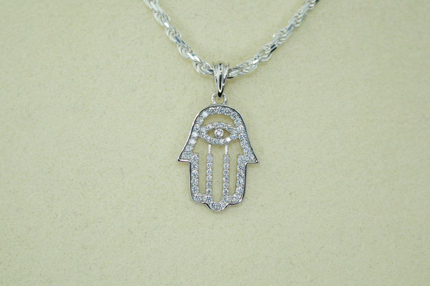 Hamsa Hand (Mano de Fátima) Pendant .925 Sterling Silver