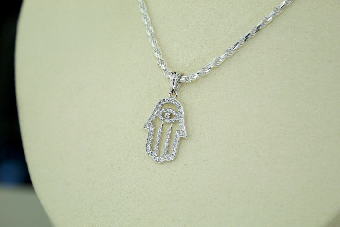 Hamsa Hand (Mano de Fátima) Pendant .925 Sterling Silver