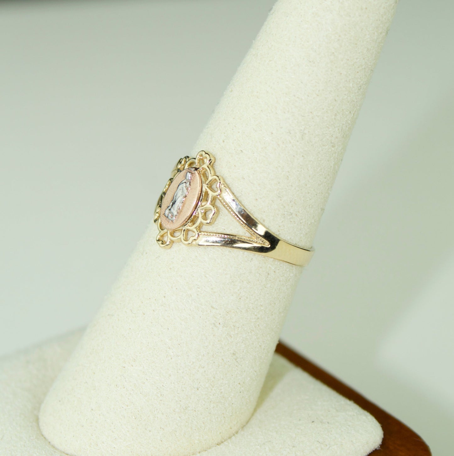 14K 3-Tone Virgen Ring with Filigree Hearts