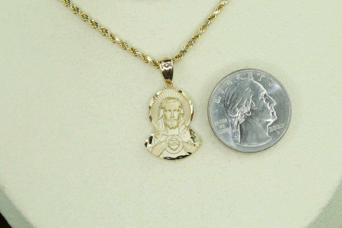 10K Sacred Heart of Jesus Pendant (Sagrado Corazón)
