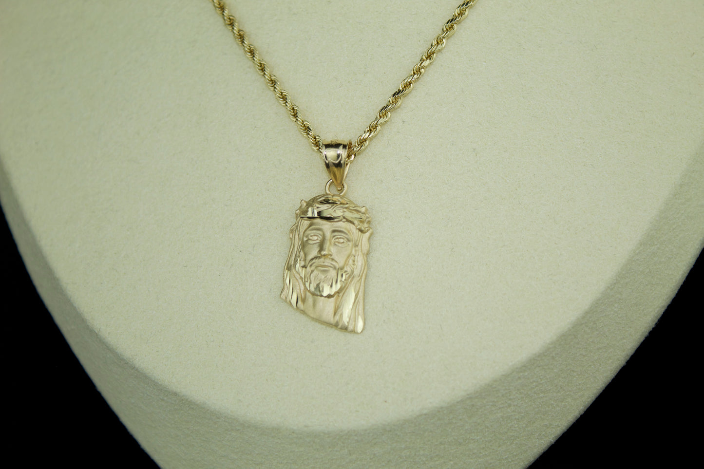 14K Detailed Jesus Christ Pendant – Diamond Cut Brilliance