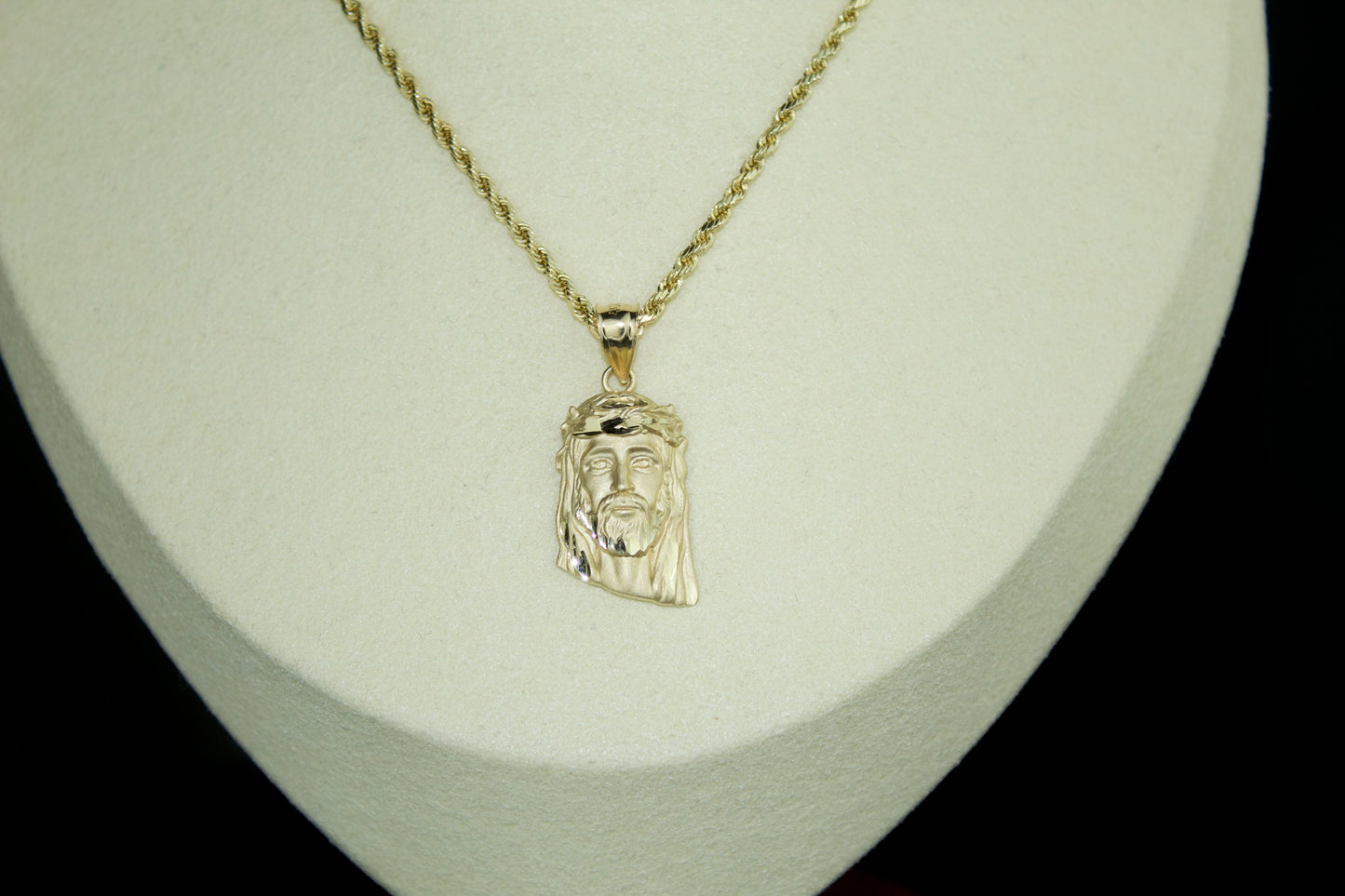 14K Detailed Jesus Christ Pendant – Diamond Cut Brilliance