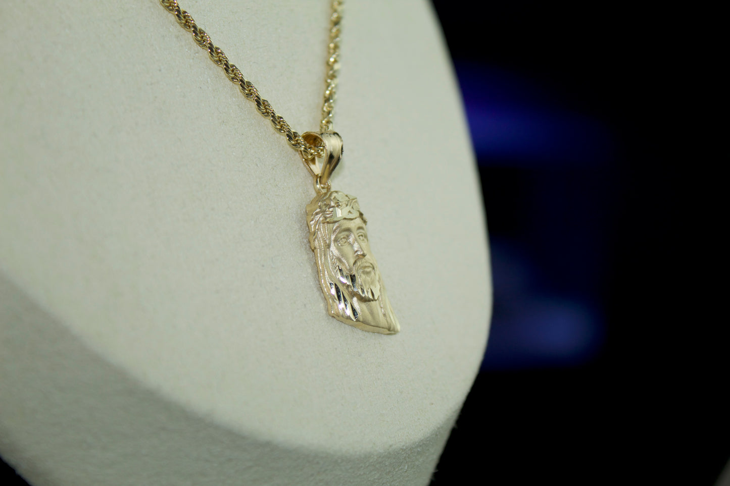 14K Detailed Jesus Christ Pendant – Diamond Cut Brilliance