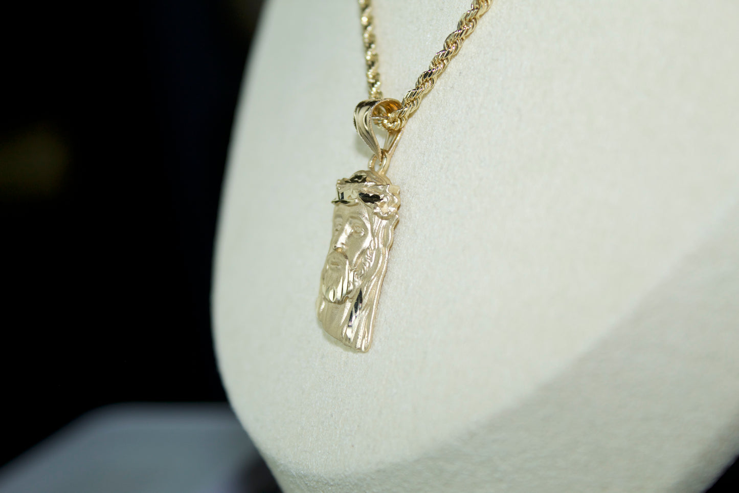 14K Detailed Jesus Christ Pendant – Diamond Cut Brilliance