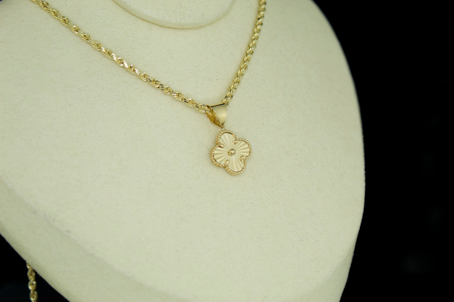 14K Clover Pendant Set | Solid Pendant with Rope Chain | 20 Inch