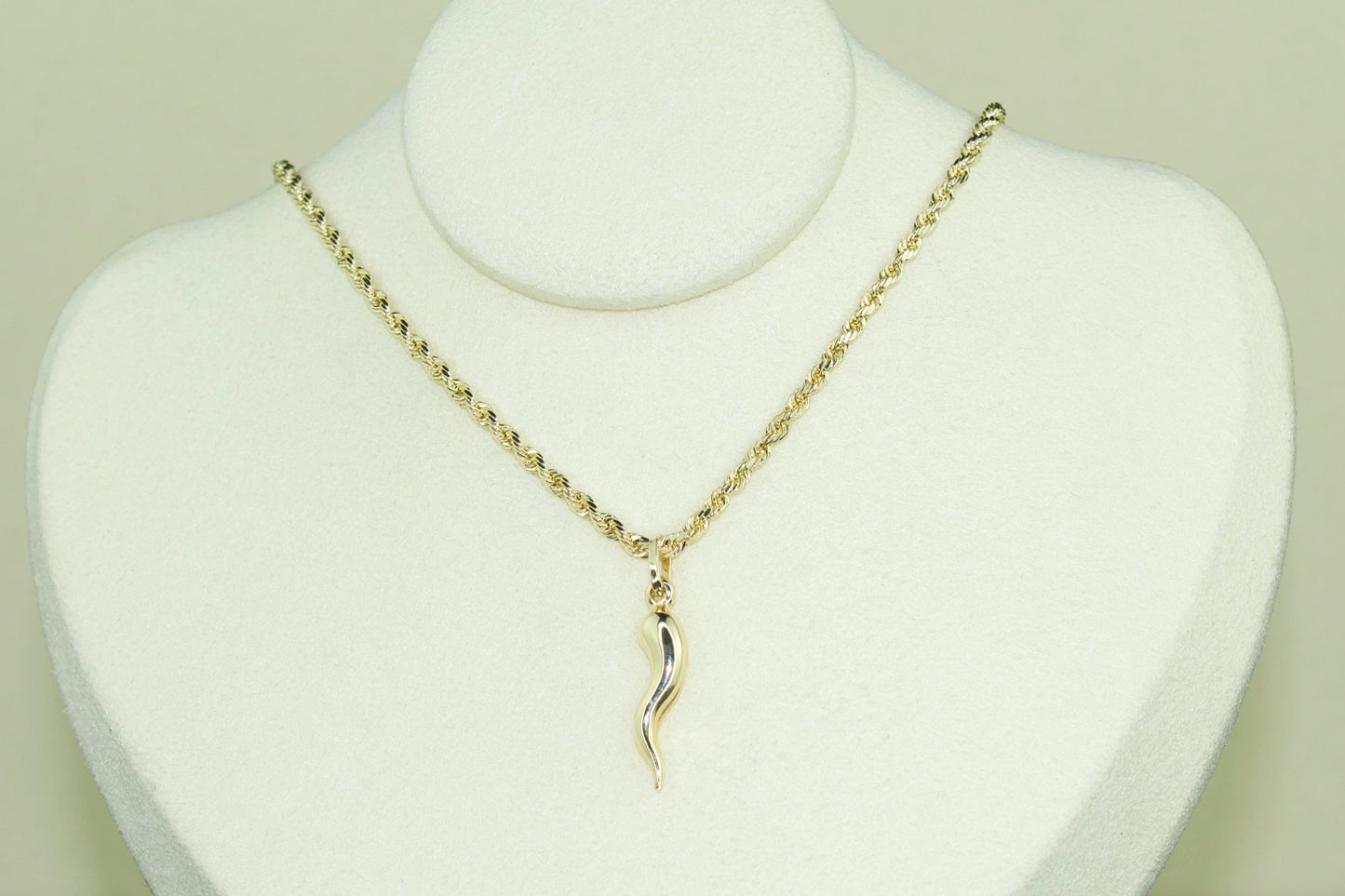 Italian Horn Pendant (Dije Cuerno Italiano) | 14K | Lucky Protection Charm