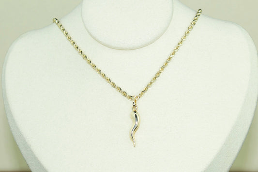 Italian Horn Pendant (Dije Cuerno Italiano) | 14K | Lucky Protection Charm