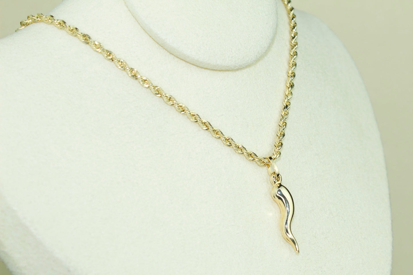 Italian Horn Pendant (Dije Cuerno Italiano) | 14K | Lucky Protection Charm