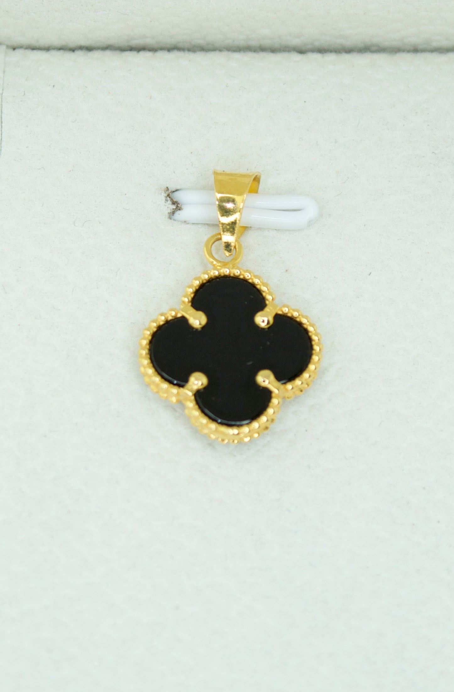 21K Clover Pendant | Solid Gold with Onyx Inlay | Chain Set Available