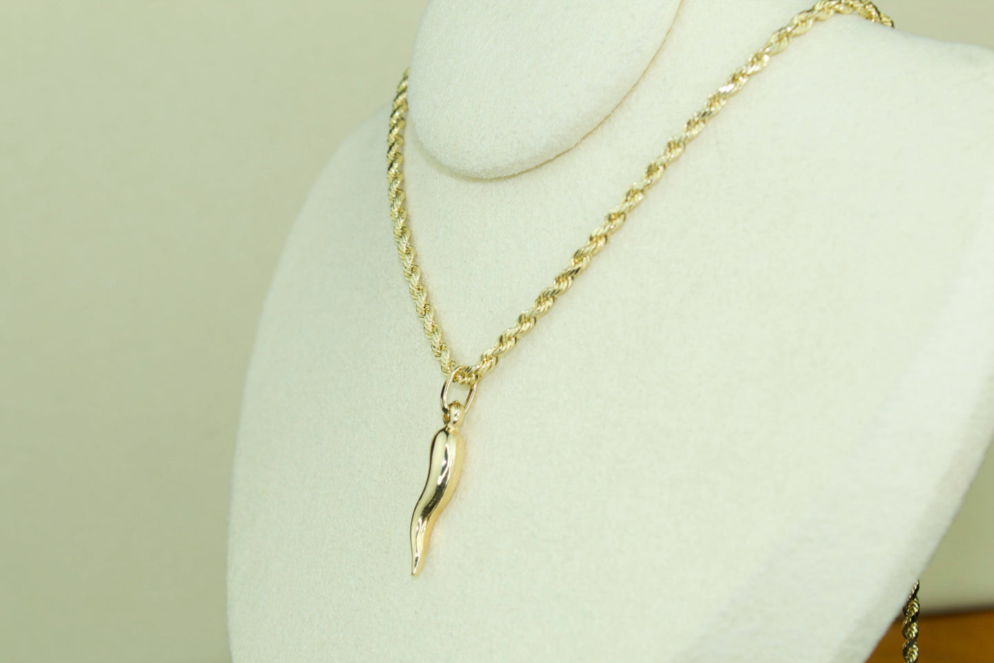 Italian Horn Pendant (Dije Cuerno Italiano) | 14K | Lucky Protection Charm