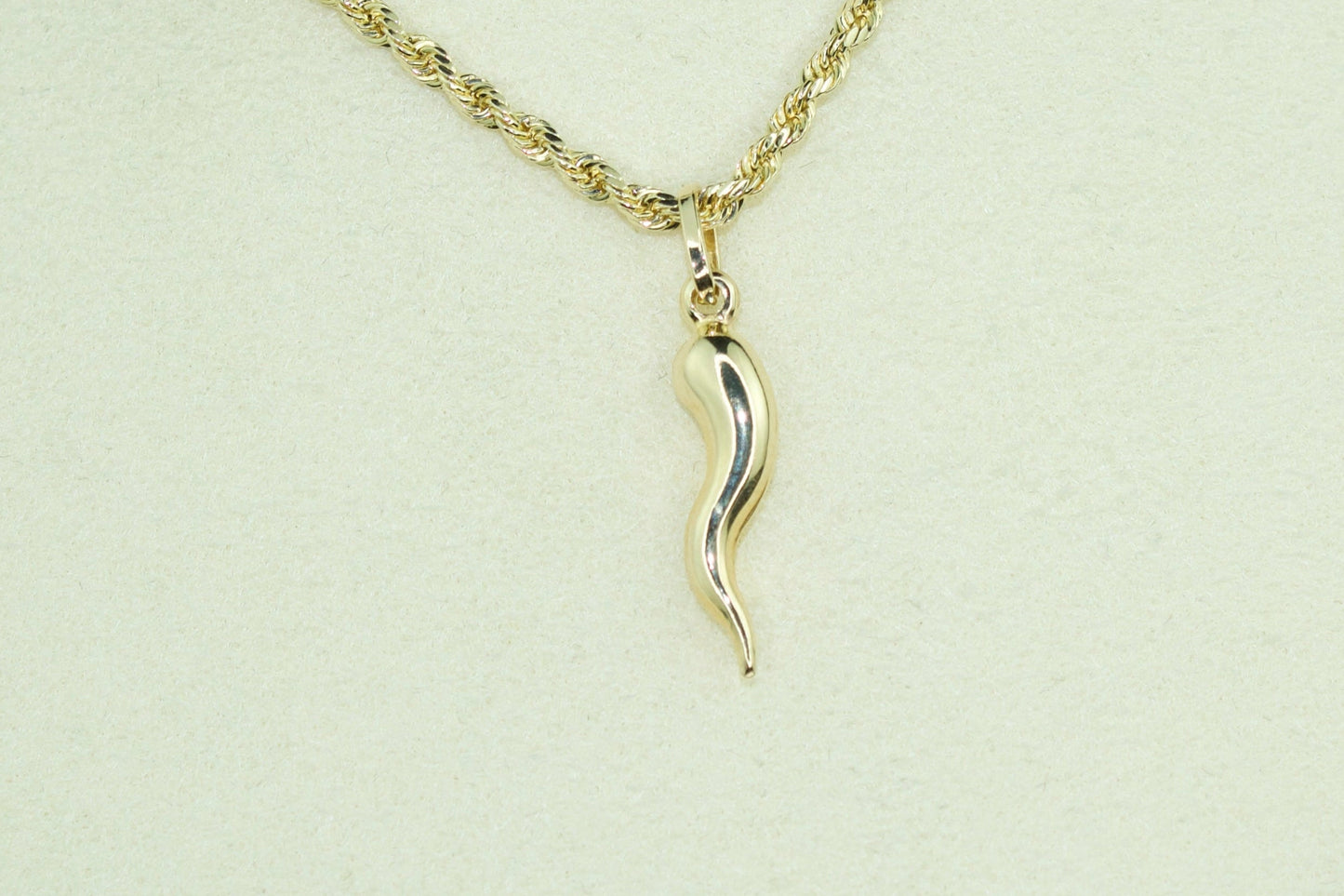 Italian Horn Pendant (Dije Cuerno Italiano) | 14K | Lucky Protection Charm
