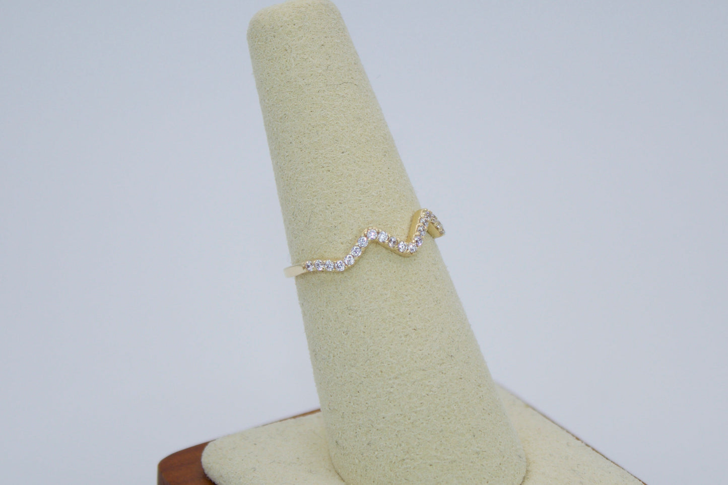 14K Wave Ring with CZ | Size 7
