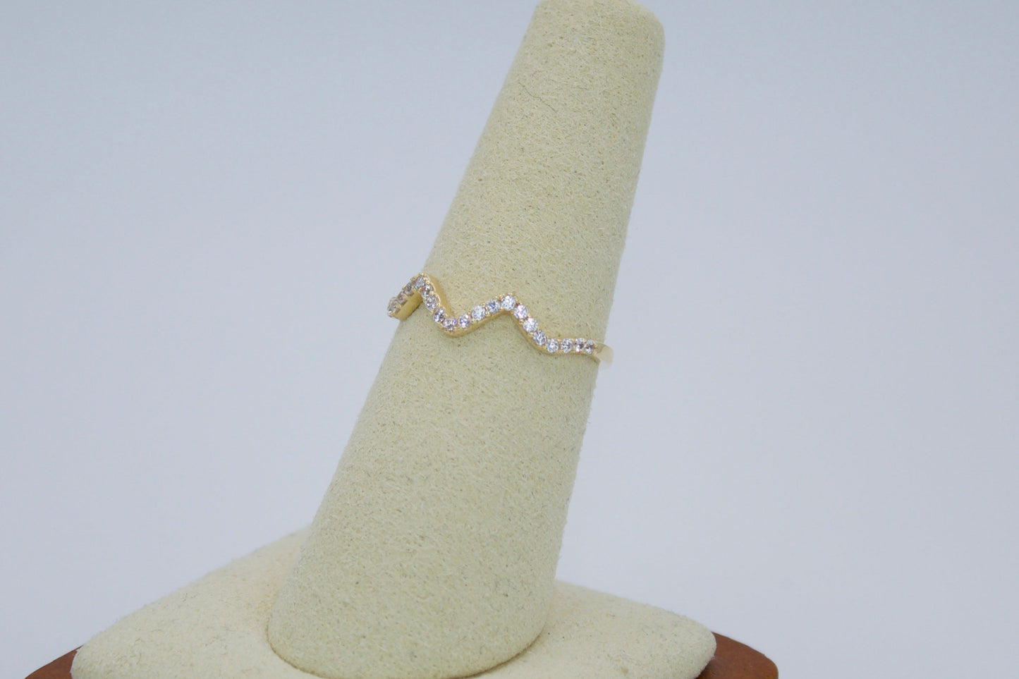 14K Wave Ring with CZ | Size 7