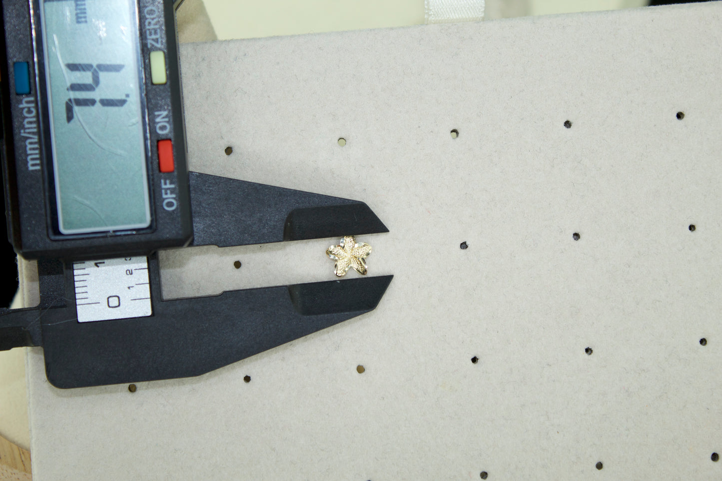 14K Hibiscus Stud Earrings