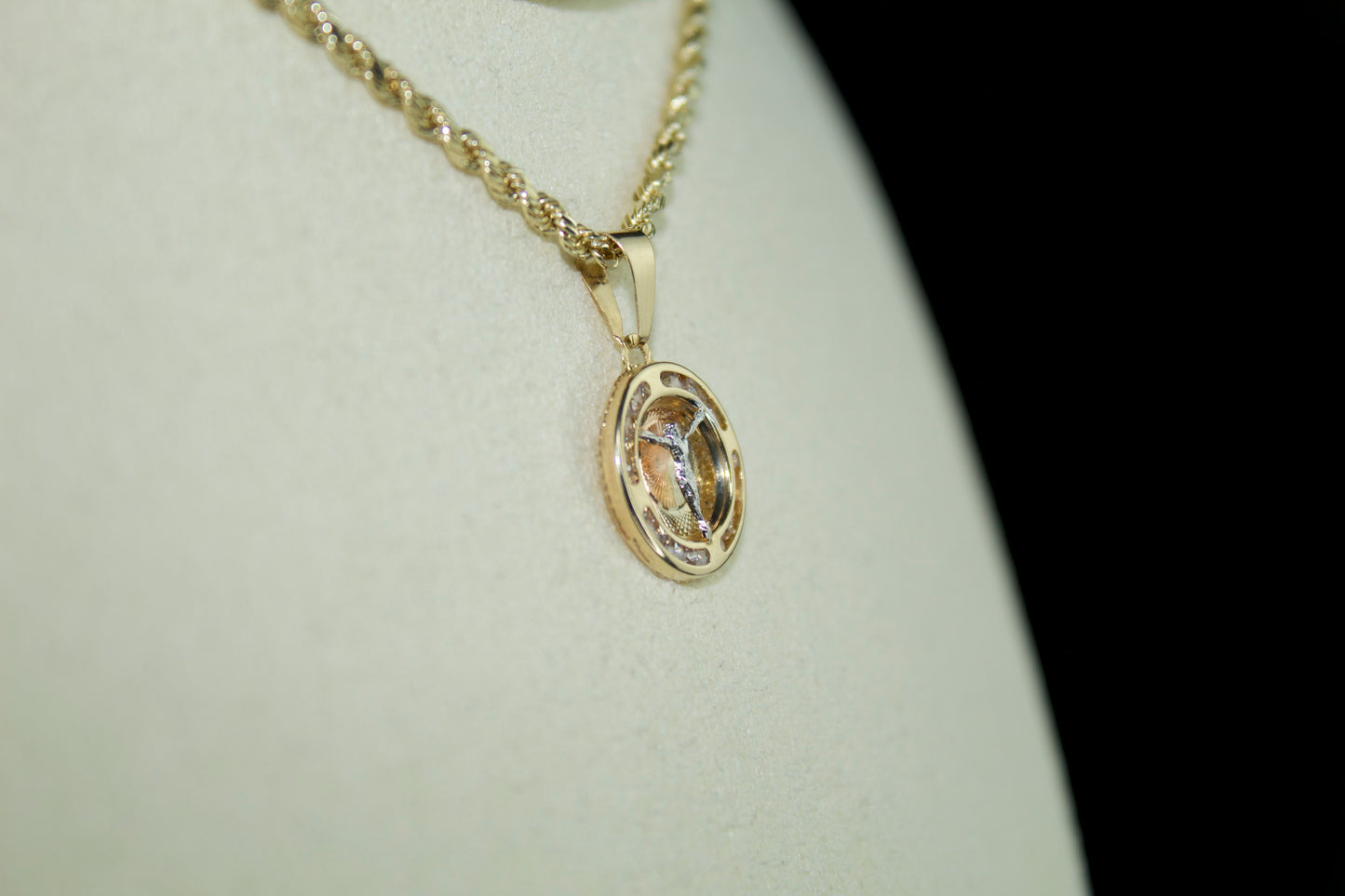 14K Crucifix Medallion Pendant