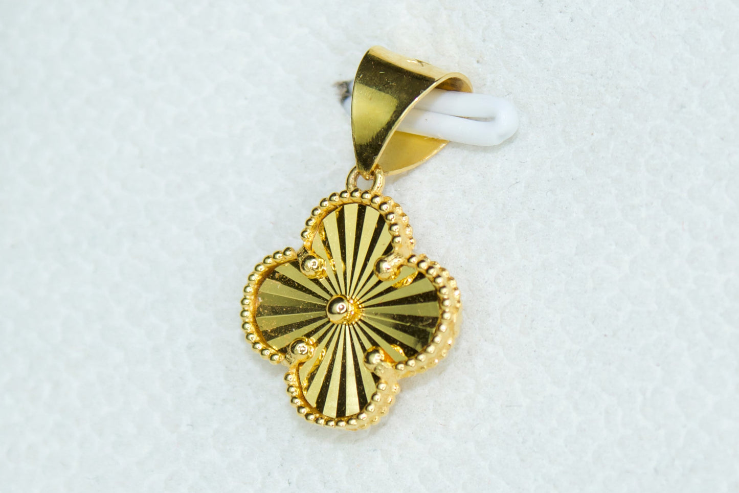 Clover Pendant | Solid 21 Karat | Chain Set Available