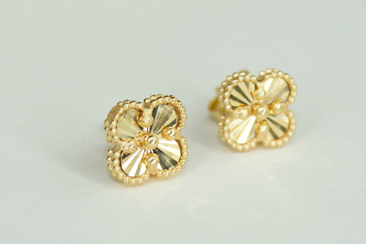 No.21 Clover Studs
