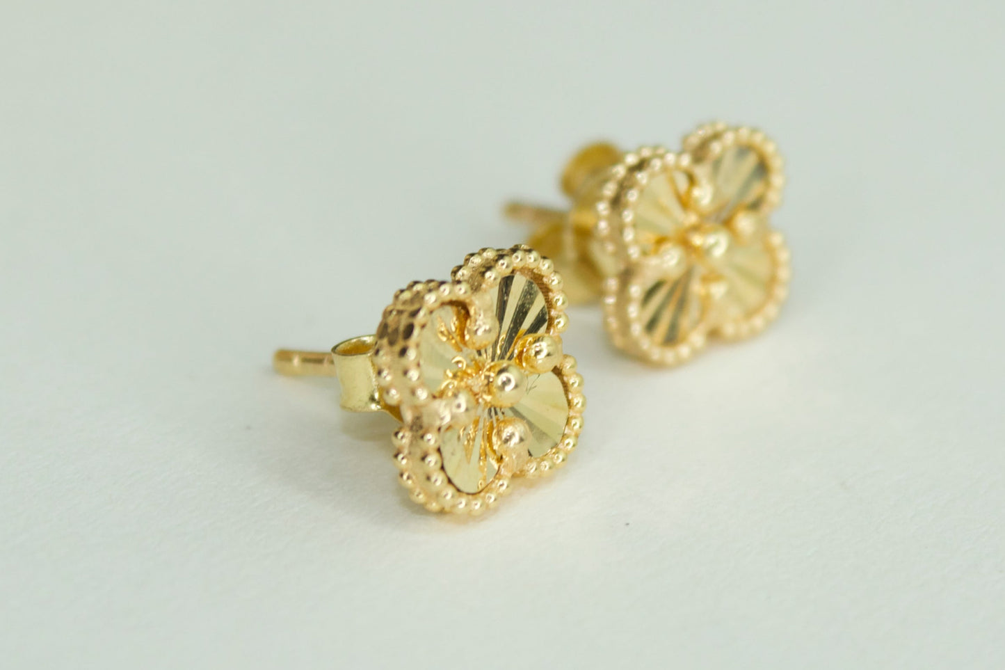 No.21 Clover Studs