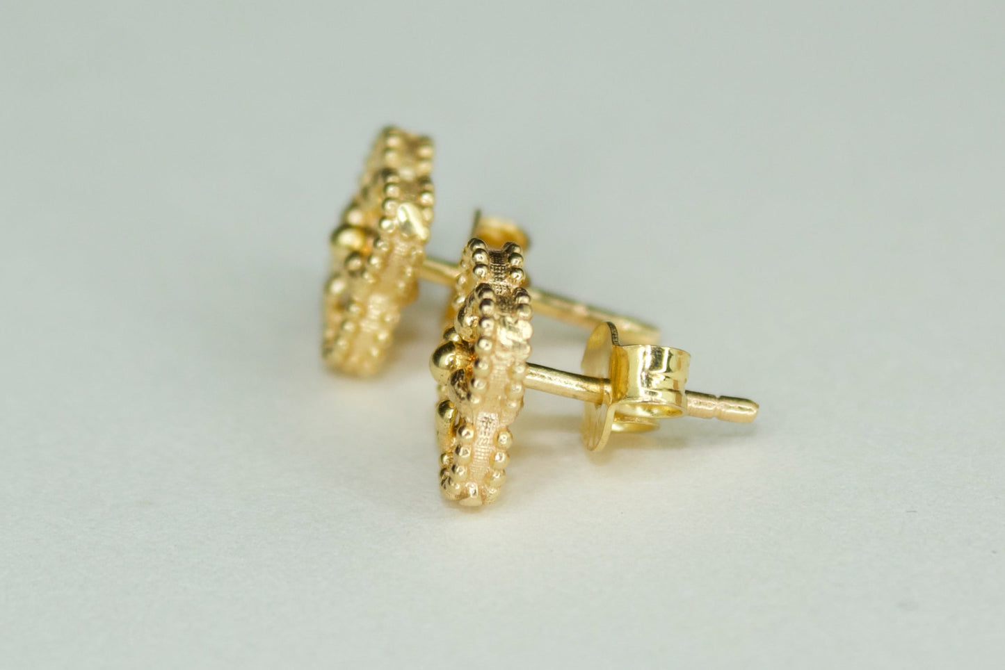 No.21 Clover Studs