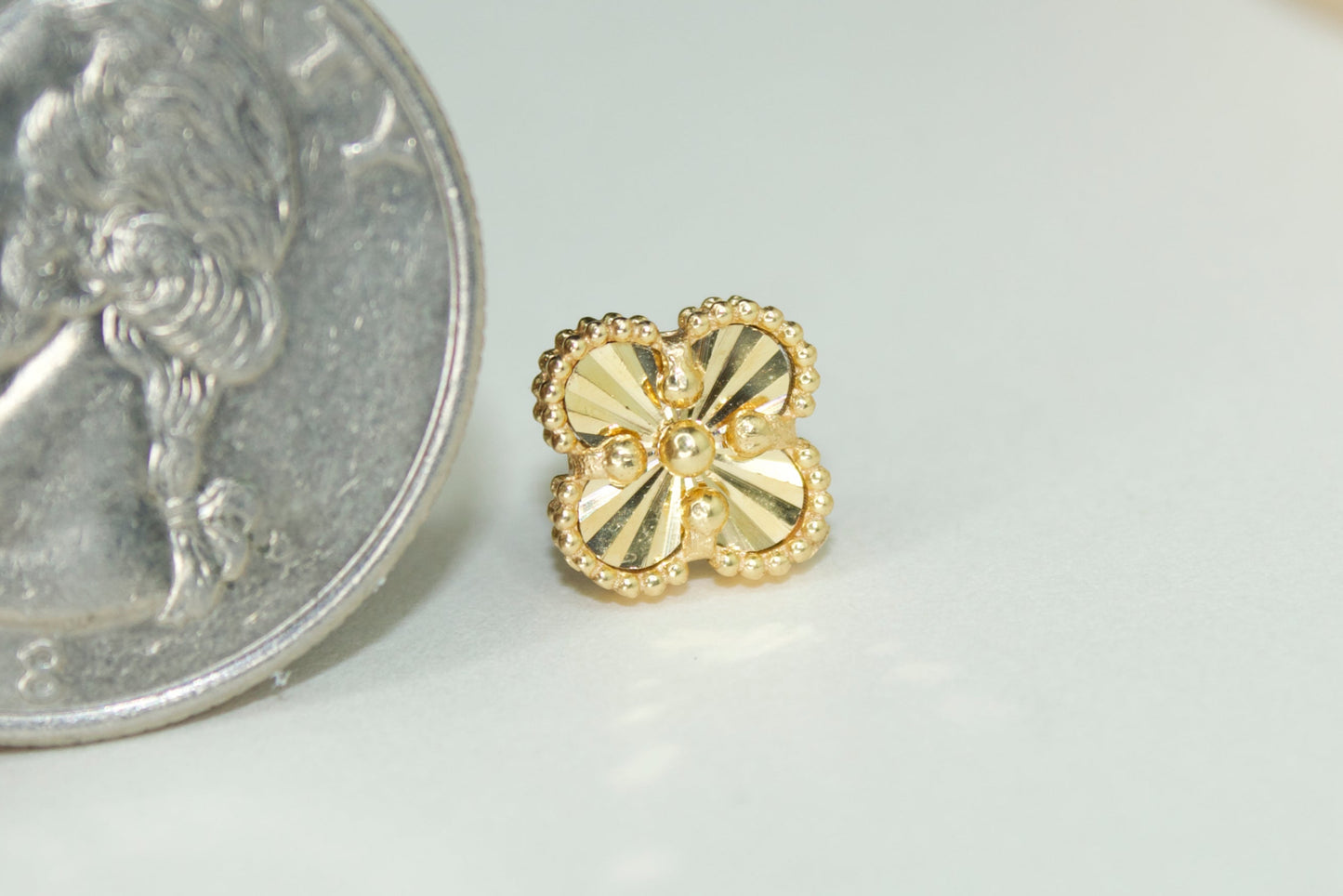 No.21 Clover Studs
