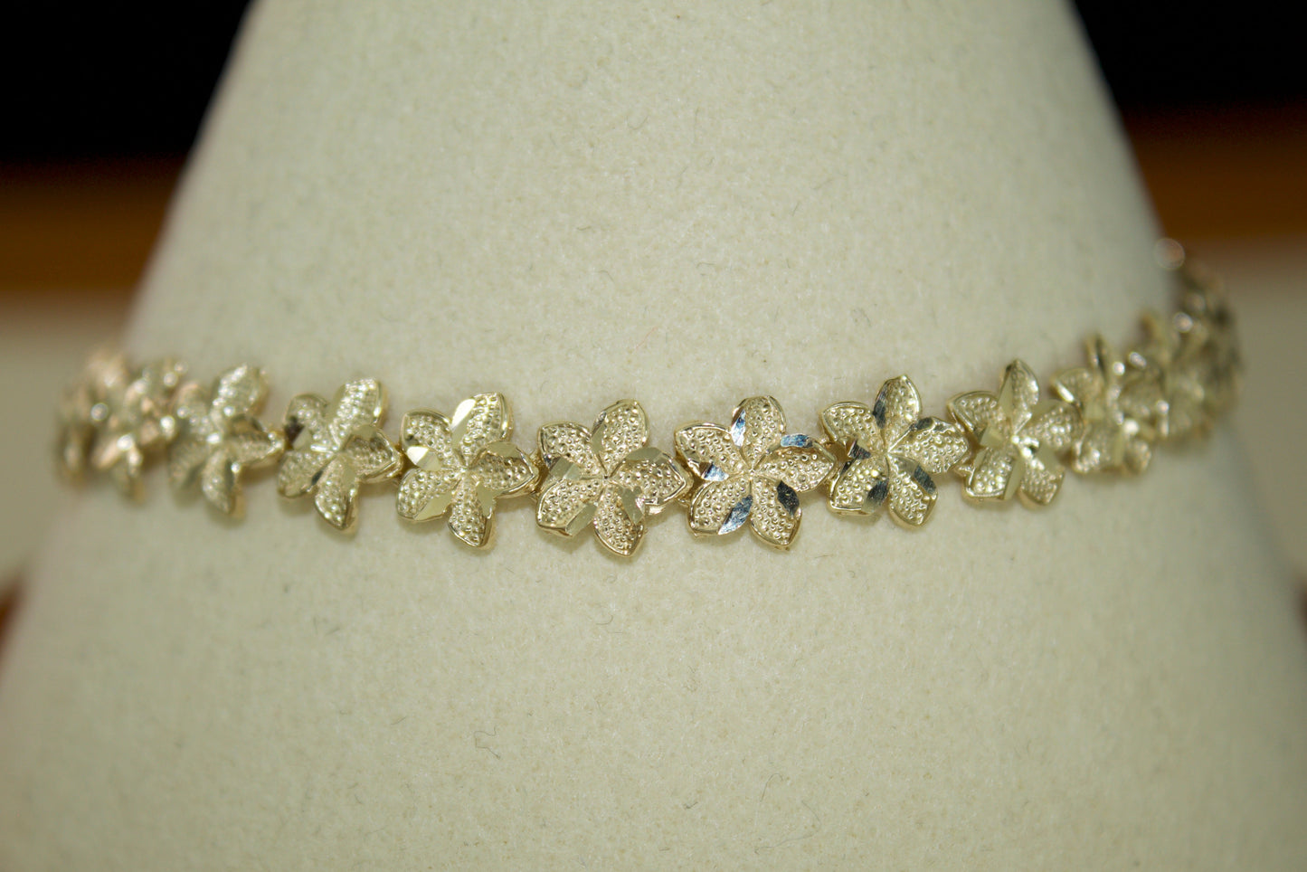 14K Eternal Hibiscus Bracelet Light Bloom